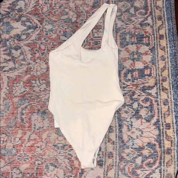 L*SPACE Phoebe Ribbed One Shoulder One Piece Swimsuit in White SZ 6 NWT - Picture 4 of 6